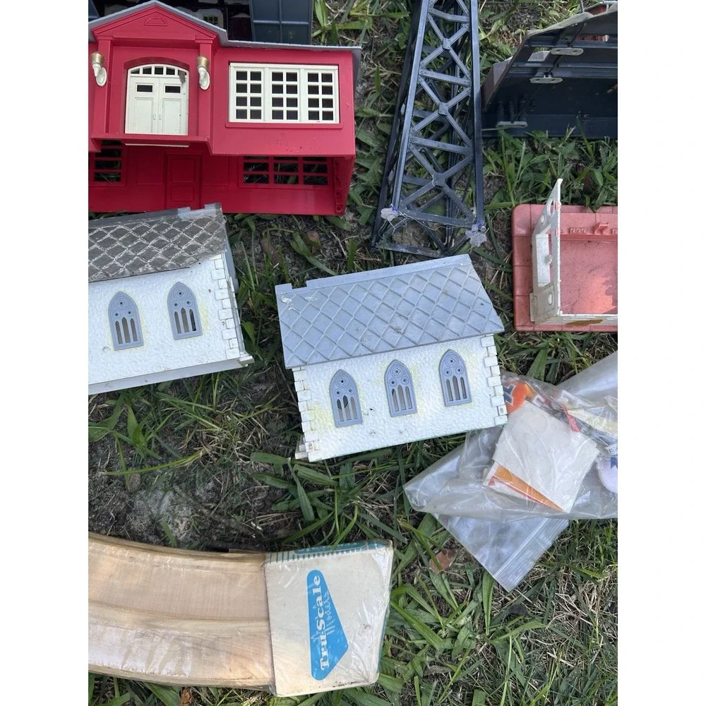 Vintage Model Train Building Tunnel Accessory Lot Plasticville Lionel K Line Etc